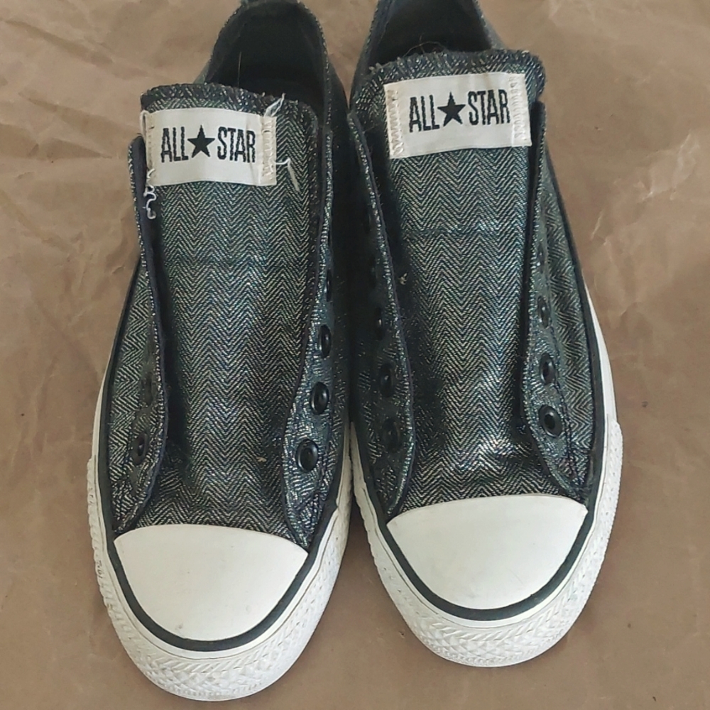 Converse Silver & Black Sz 7  0224